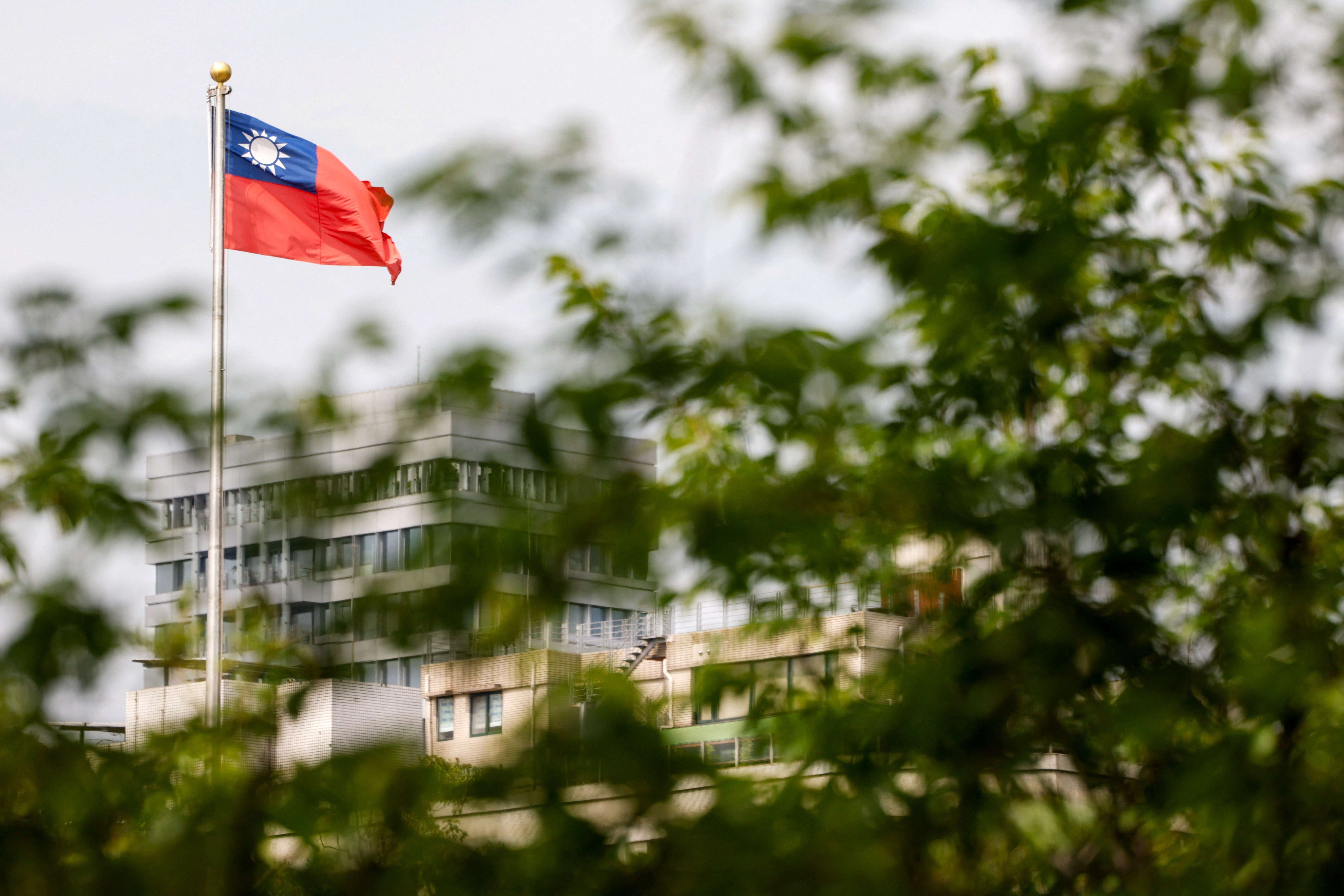 China diz que Taiwan não deve ‘interferir’ em missões de sua força aérea ao redor da ilha
