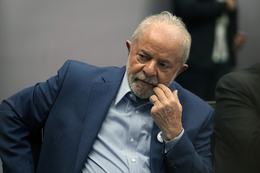 Lula demonstra preocupação com destituição de Castillo no Peru, mas ...
