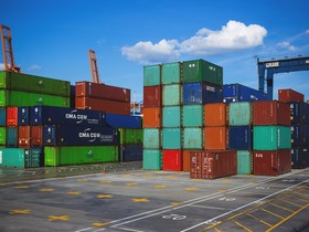 Exportações do Japão crescem 16,7% ao ano em setembro, pelo 13º mês seguido