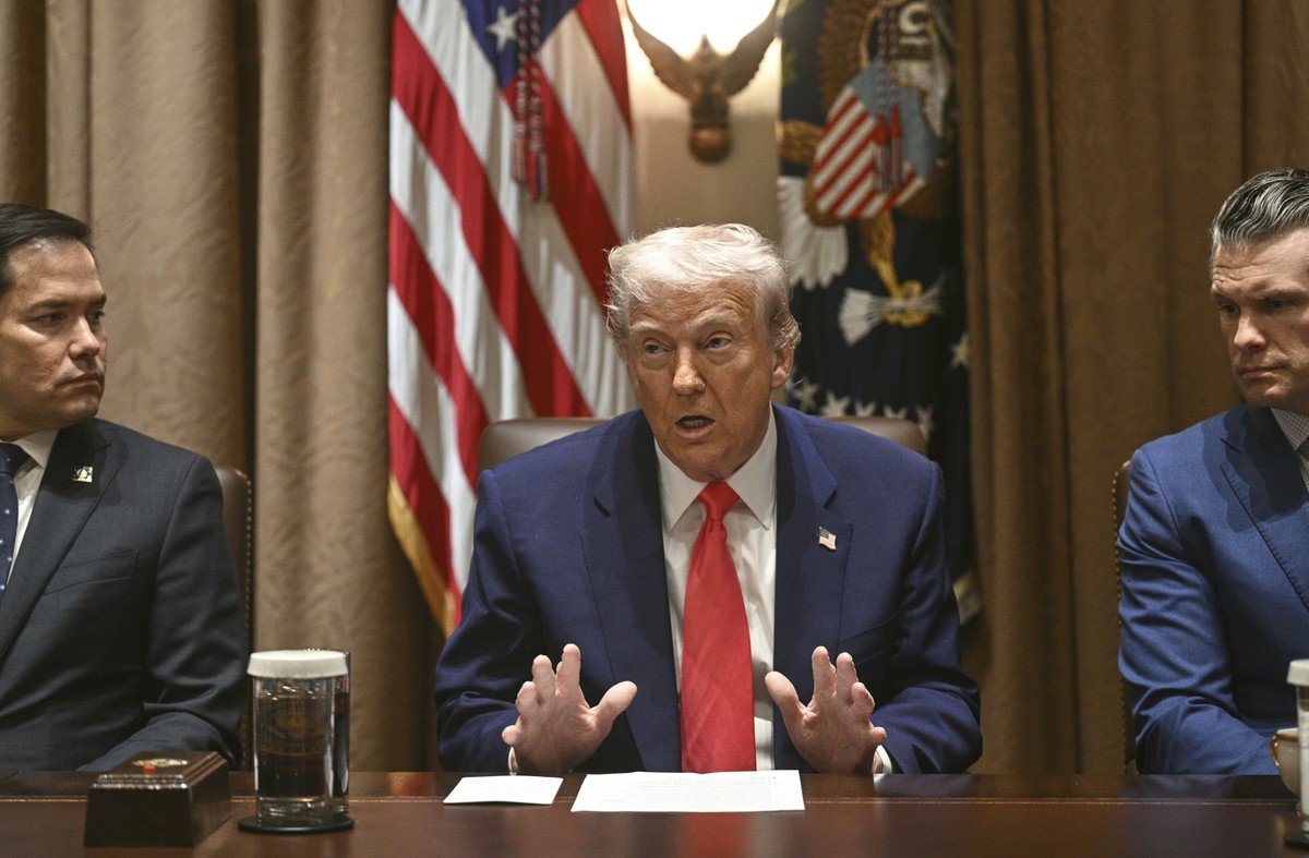 Juiz diz que há indícios para considerar que governo Trump desobedeceu ordem contra deportação