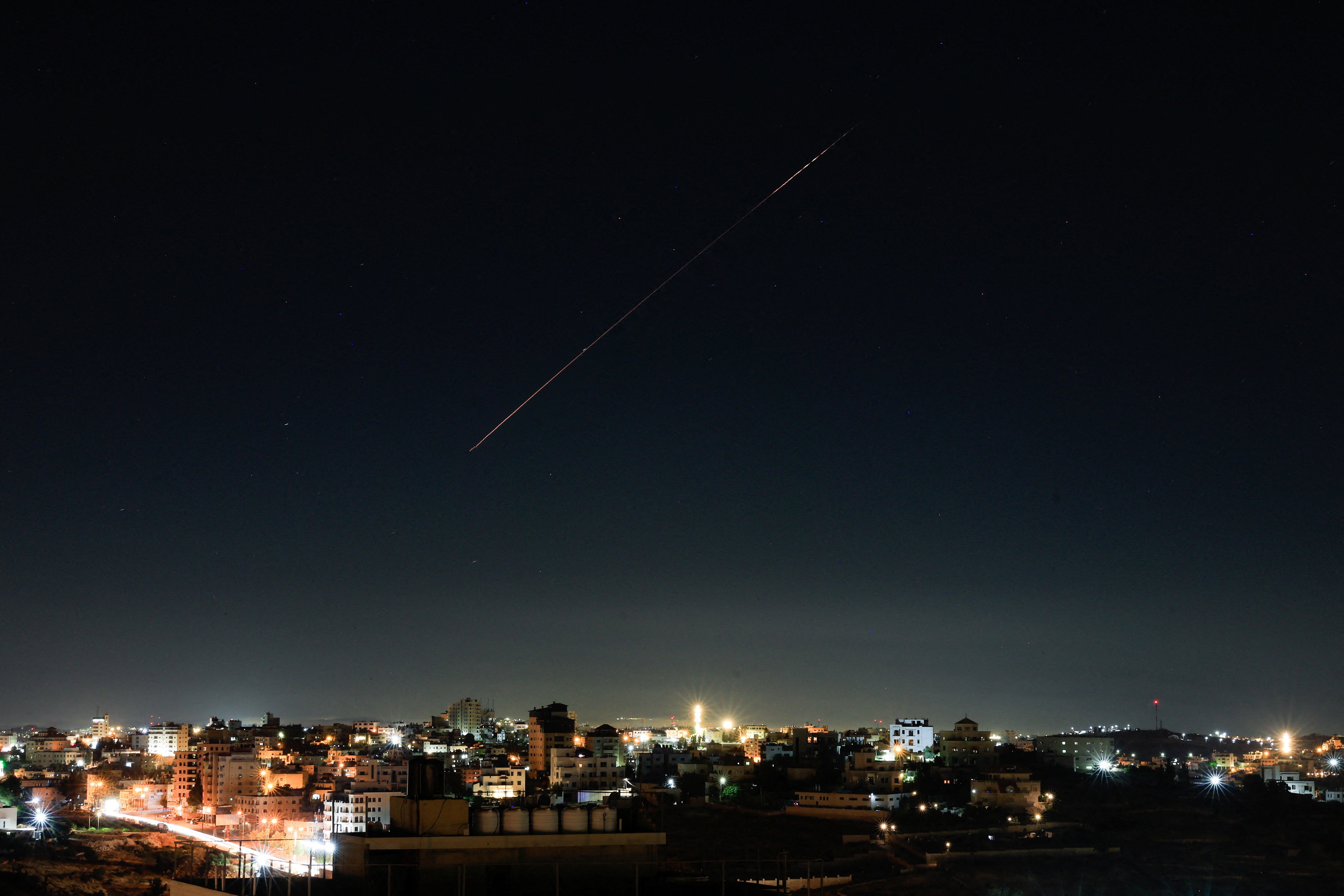 Irã lança mísseis contra Israel pela primeira vez desde cess