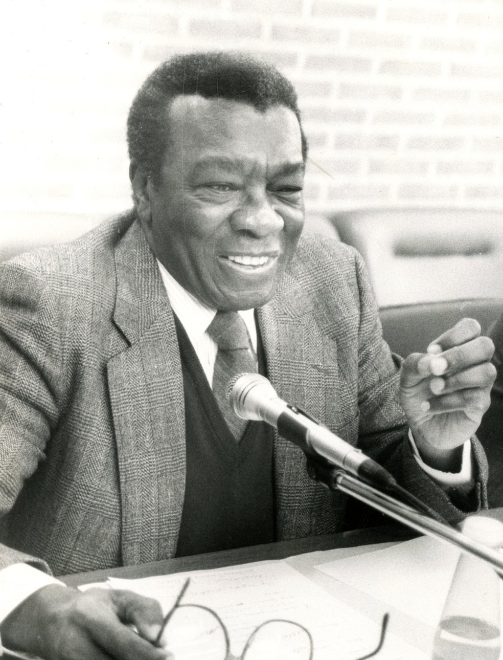 Um Dos Temas Tratados Por Milton Santos