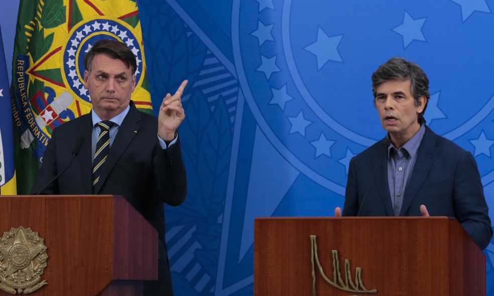 Governo oficializa entrada de 4 militares no Ministério da Saúde