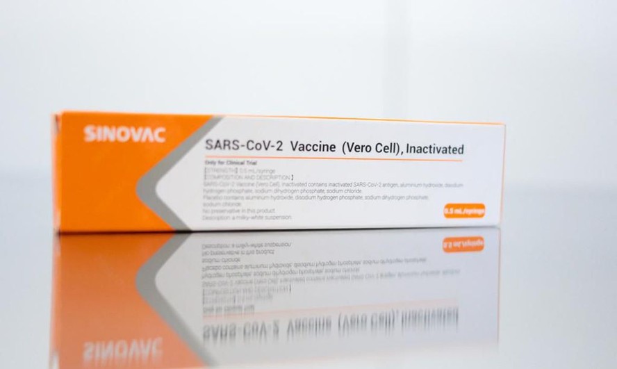 CoronaVac, vacina contra o coronavírus desenvolvida pela farmacêutica chinesa Sinovac produzida pelo Instituto Butantan no Brasil