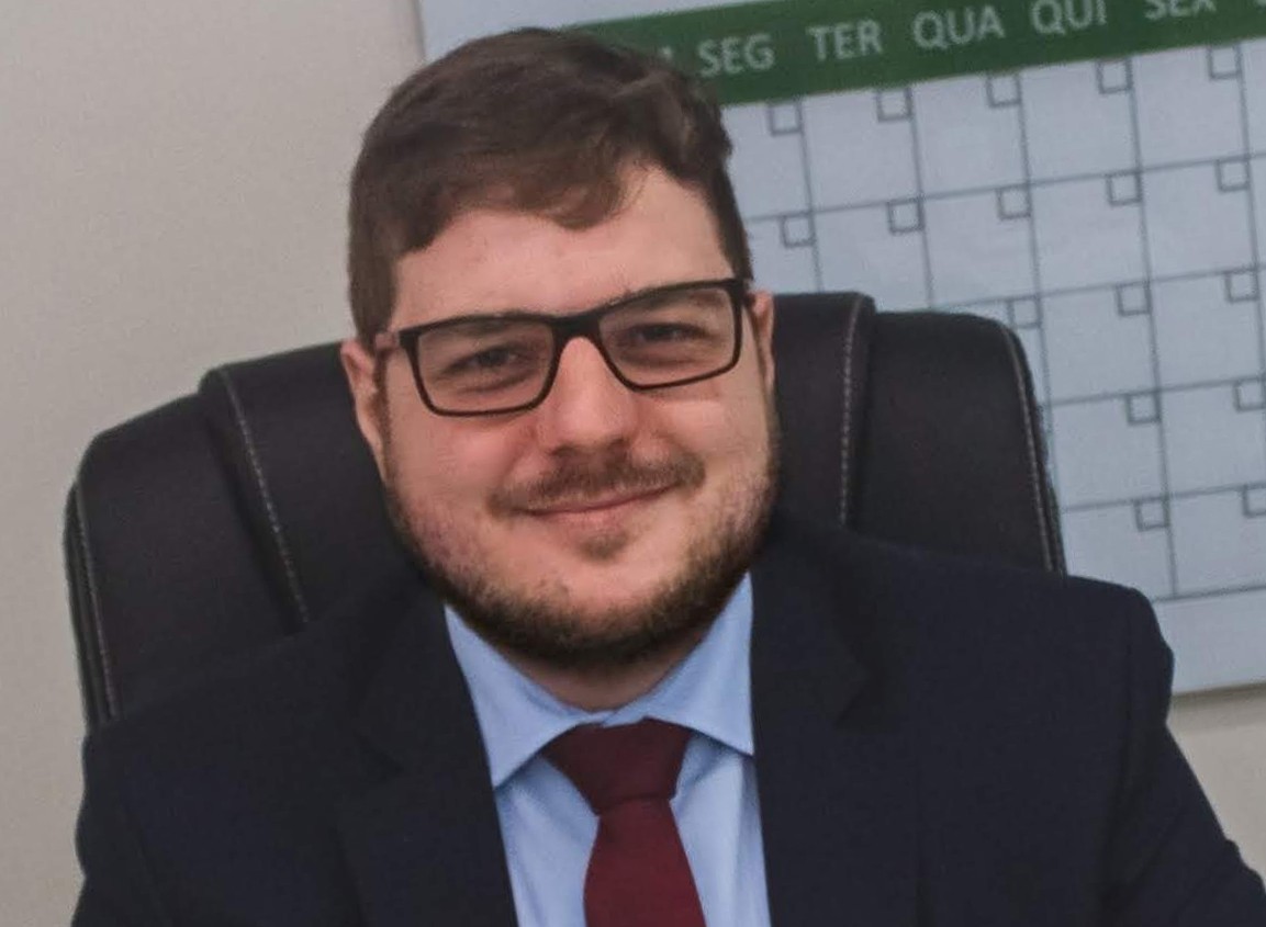 Justiça manda o X excluir postagens sobre advogado