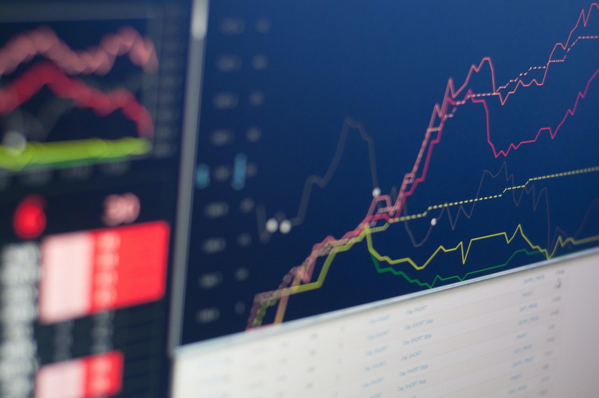 Investidores Estrangeiros Abandonam o Mercado de Ações de Hong Kong: Alerta para a Economia Chinesa
