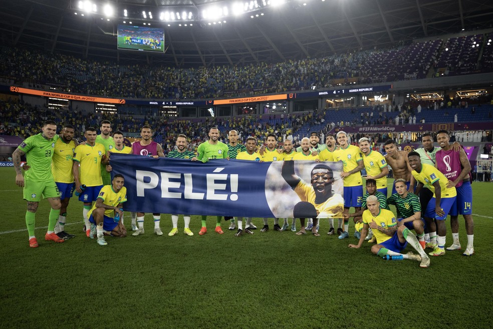 Jogadores da Seleção fazem homenagem a Pelé — Foto: Lucas Figueiredo/CBF/Agência O Globo