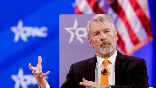 Aposta arriscada de Michael Saylor no bitcoin enfrenta pressão