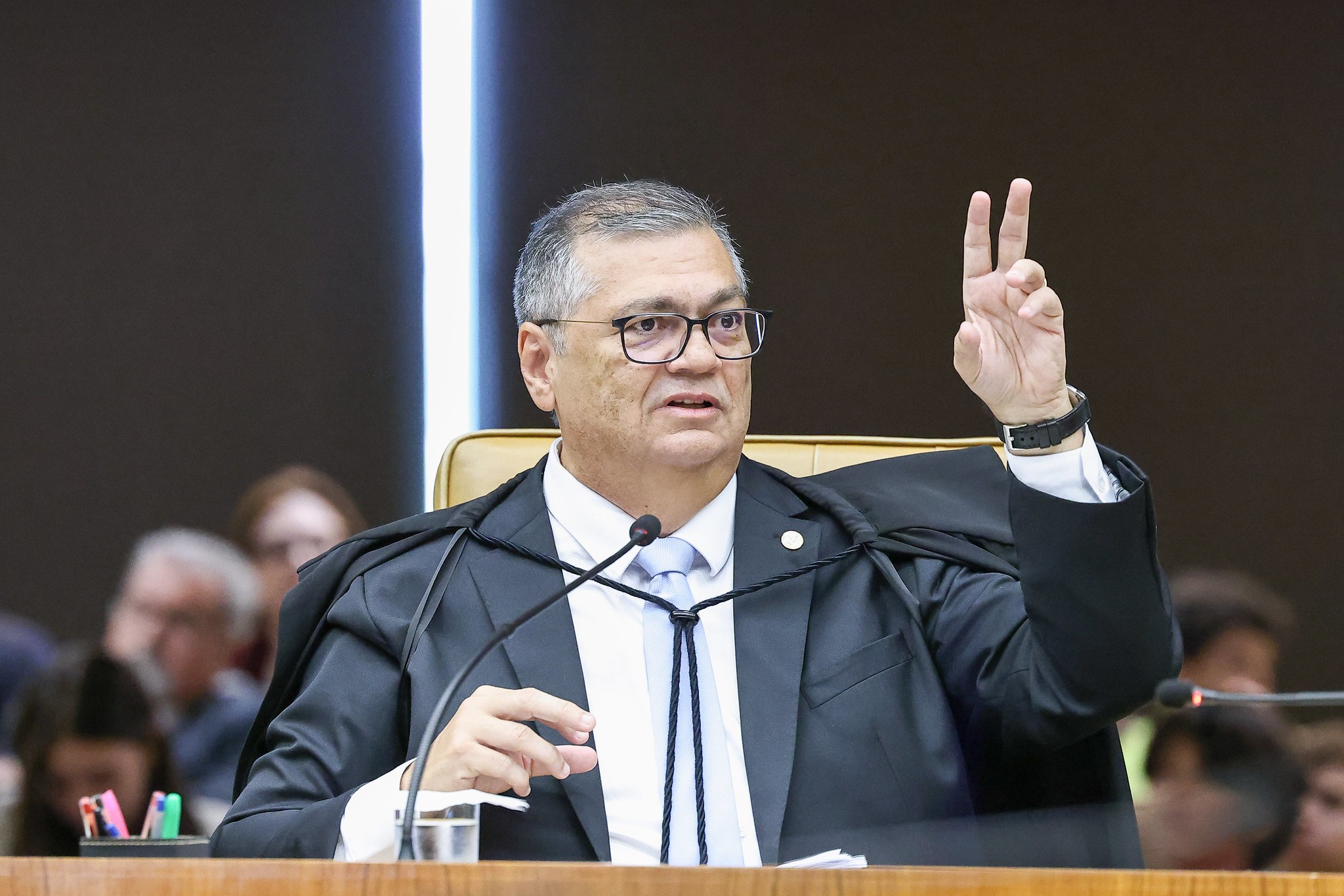 Dino pode usar os 90 dias para liberar voto em julgamento sobre eleições no Rio