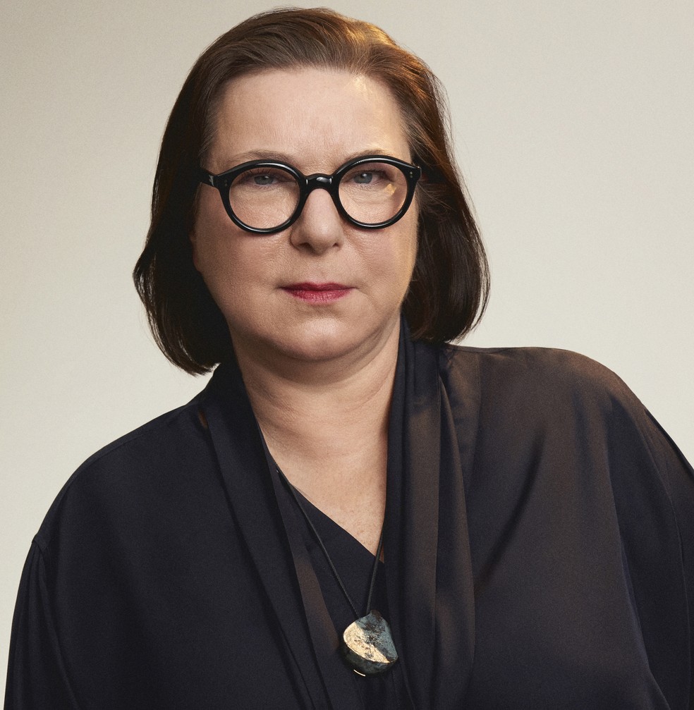 Como a CEO da Loewe a grife mais desejada do mundo redefiniu as regras da moda Eu Valor Economico