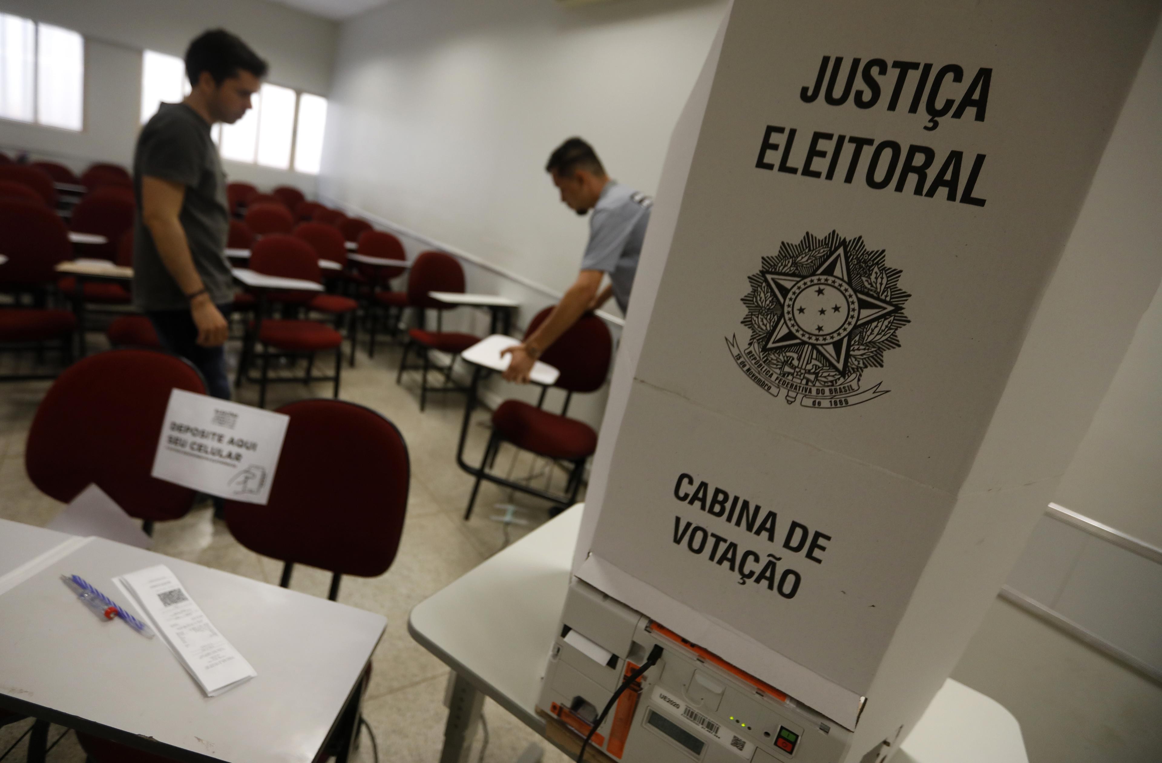 EUA enviam emissários para questionar eleições no Brasil; diplomatas reagem