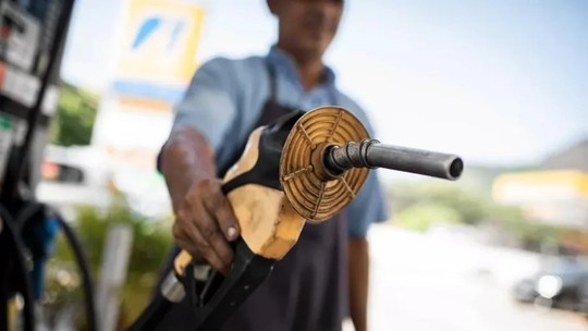 Gasolina sobe 5,18% e responde por 71% do IPCA-15 em setembro
