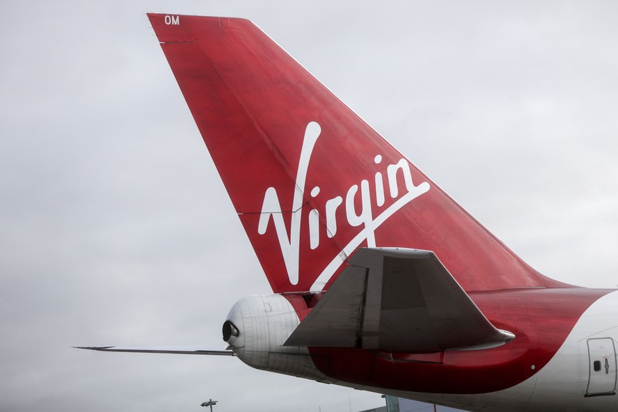 Avião da Virgin Atlantic no aeroporto de Londres