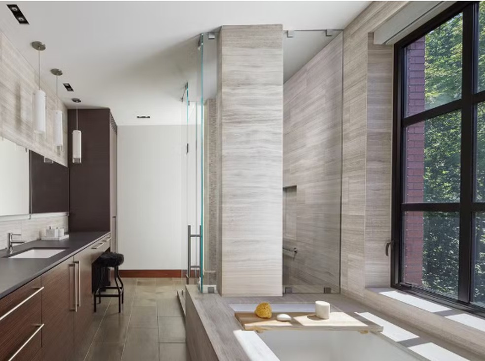 Banheiro da casa em Washington, no bairro de Woodland Normanstone, comprada por Mark Zuckerberg — Foto: Reprodução/Robert Gurney Architect FAIA