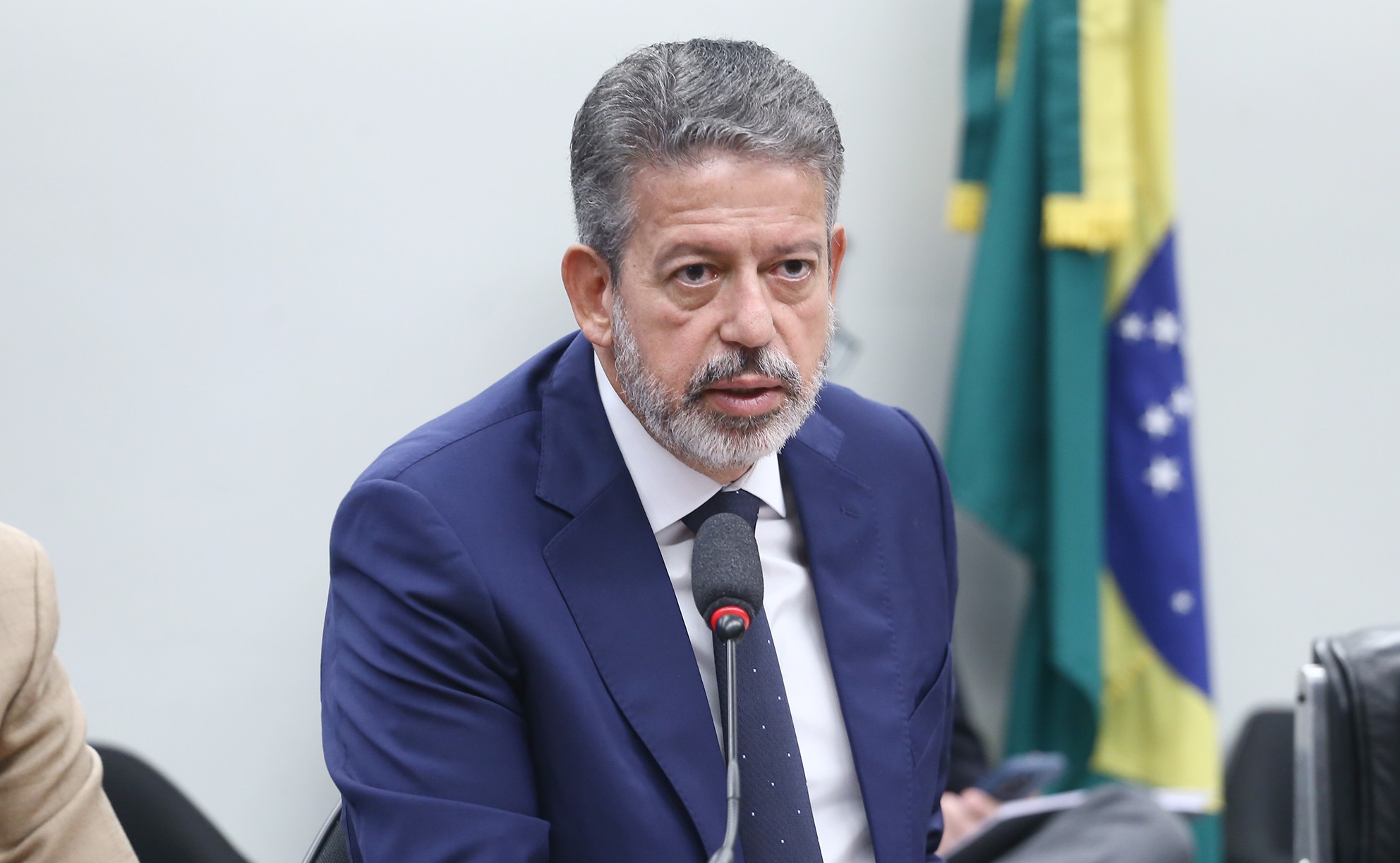 Câmara vota isenção do Imposto de Renda em relatório 'sem surpresa' de Lira