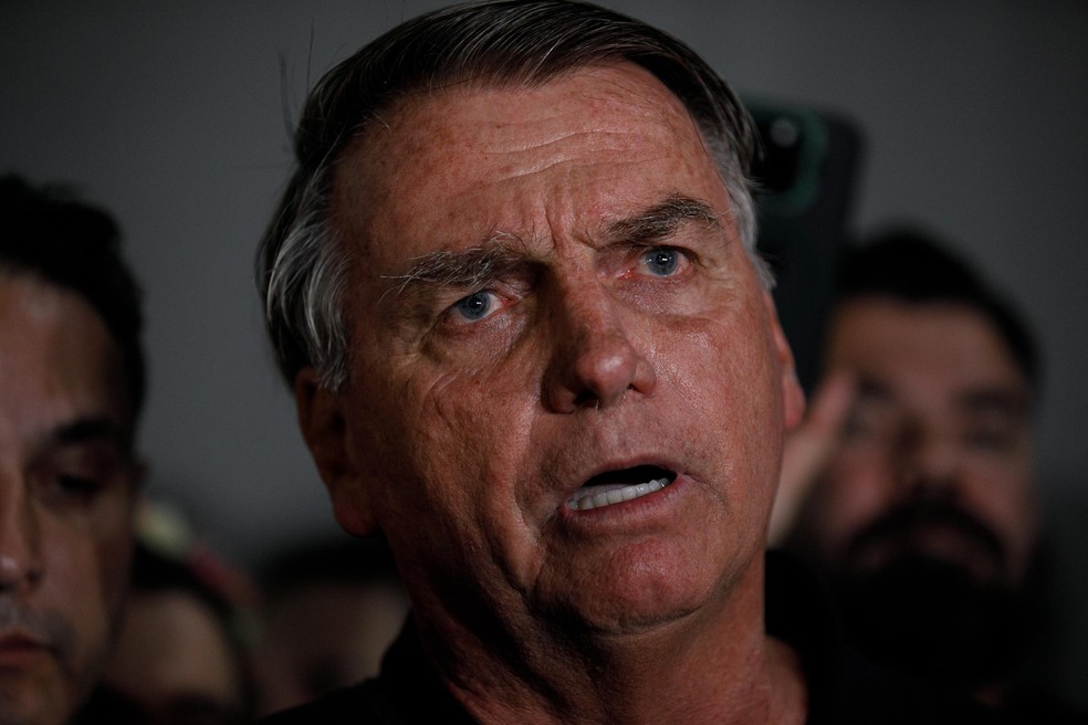 Bolsonaro diz ter sido convidado por Trump para posse, e pede devolução do passaporte a Moraes | Política | Valor Econômico