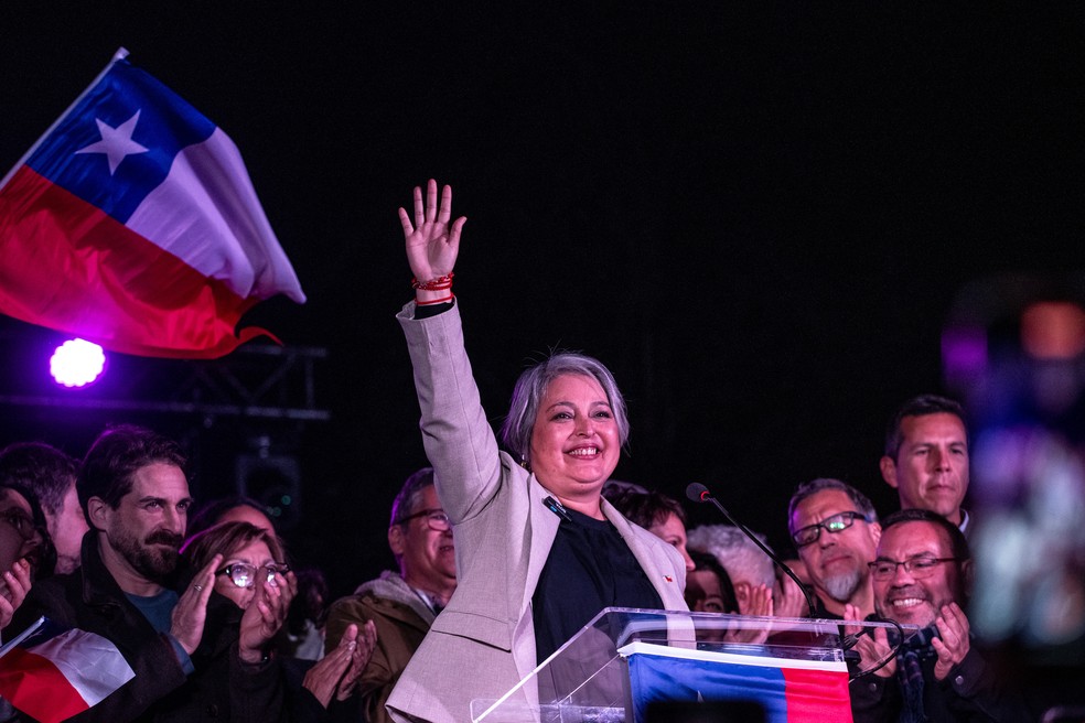 Jeannette Jara, presidential candidate of the Communist Party of Chile, at a rally on the evening of the presidential primaries in Santiago, Chile — Photo: Cristobal Olivares/Bloomberg