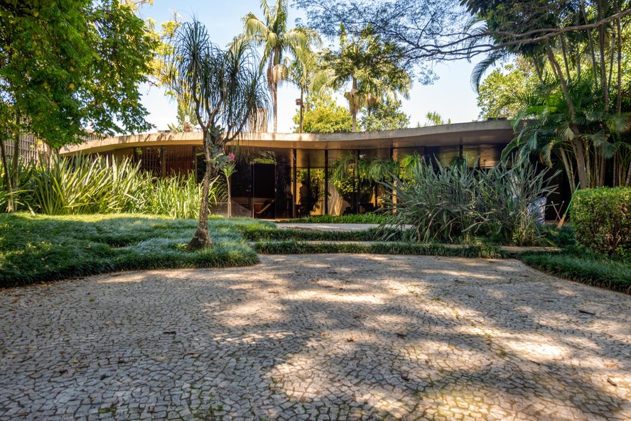 Residências assinadas por mestres da arquitetura como Oscar Niemeyer formam um nicho de mercado valorizado em São Paulo