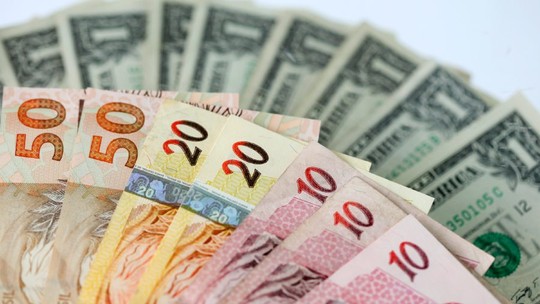 Dólar sobe e Ibovespa cai mesmo após dados de inflação nos EUA em linha com o esperado Dólar sobe e Ibovespa cai mesmo após dados de inflação nos EUA em linha com o esperado