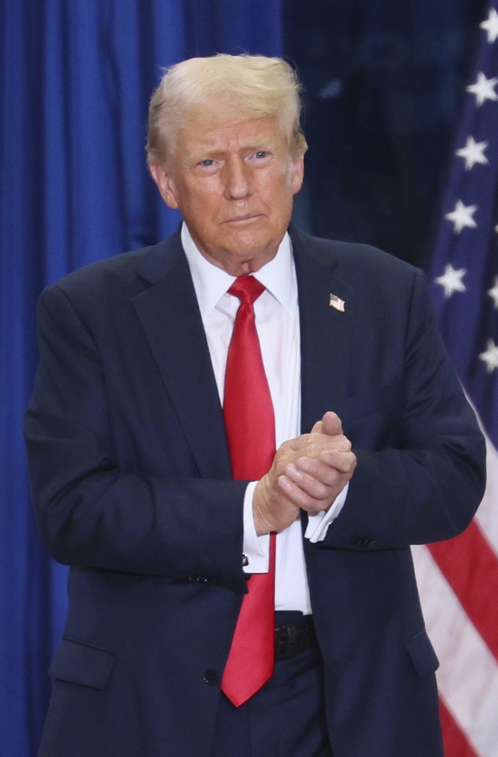 Ex-presidente Trump propõe tarifa de 10% sobre produtos da China — Foto: Adam Bettcher/AP