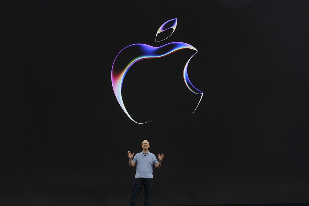 Tim Cook, CEO da Apple, em evento de lançamento de produtos — Foto: Jeff Chiu/AP