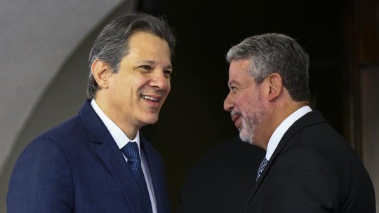 Lira se irrita com a falta de articulação política do governo Lula