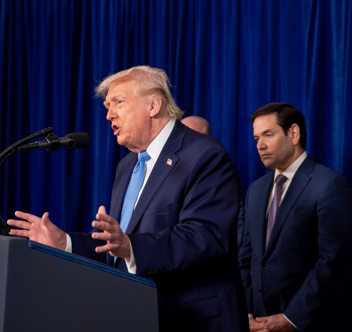 Senado dos EUA derruba tentativa de limitar poderes de guerra de Trump na Venezuela