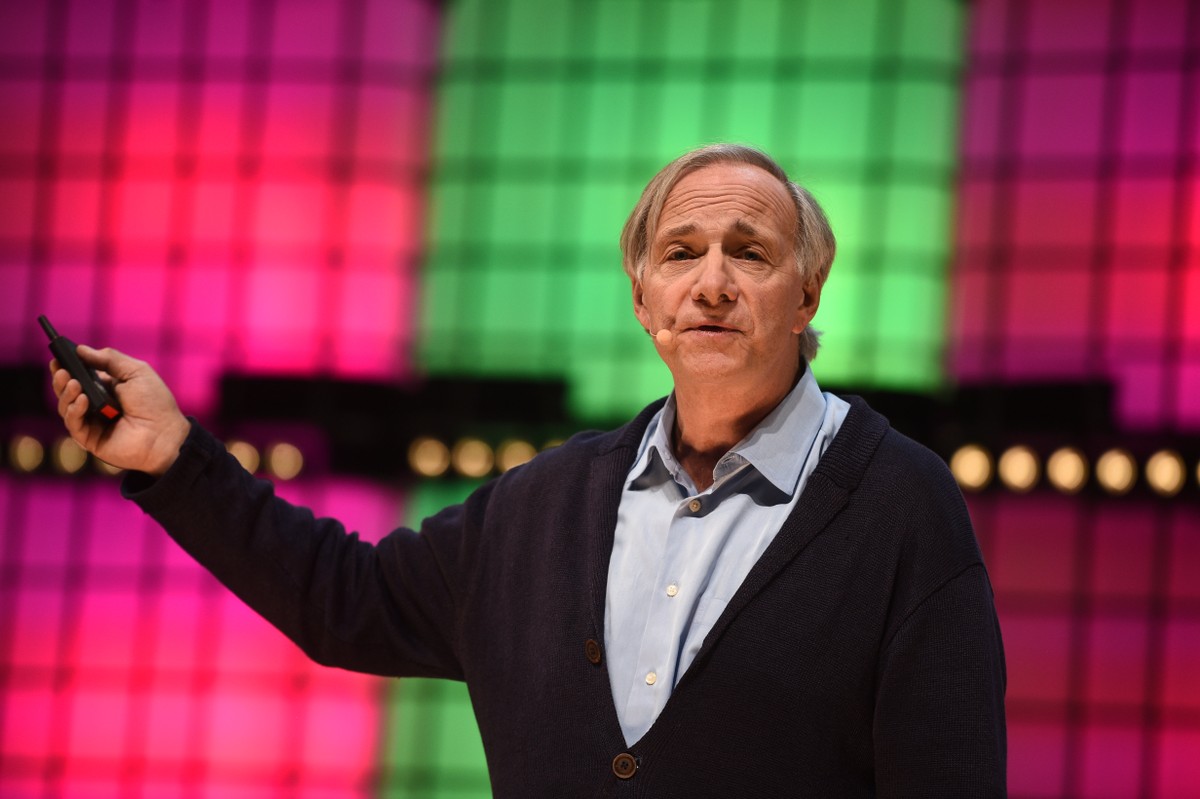 Ray Dalio alerta sobre "espiral da morte" na economia americana