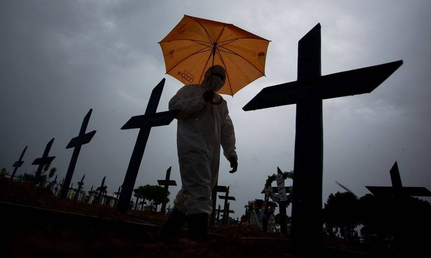 Cemitério Nossa Senhora Aparecida em Manaus, Amazonas, estado que registrou maior crescimento de mortes em 2021