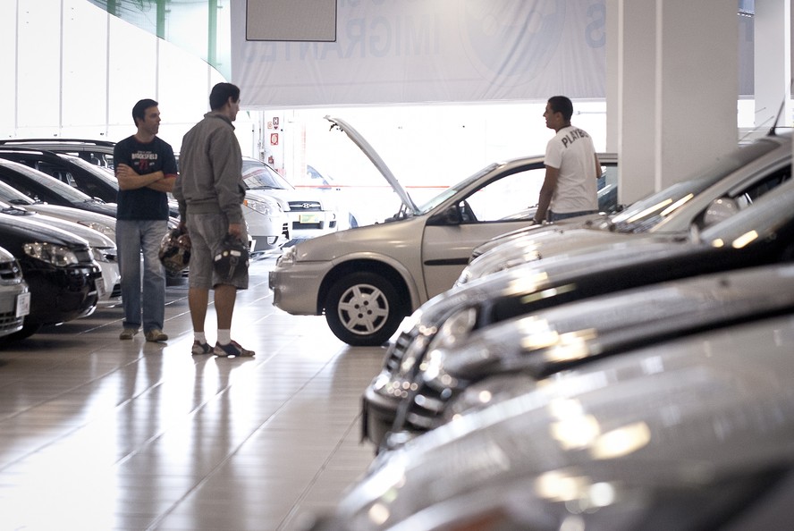 Programa de carro popular tenta estimular vendas da indústria automotiva