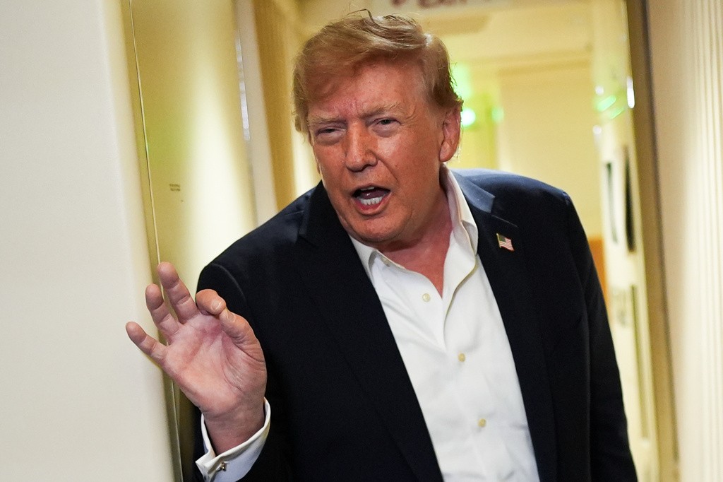 Aprovação de Trump sobe após mínima recorde, mas cenário piora para republicanos, diz pesquisa