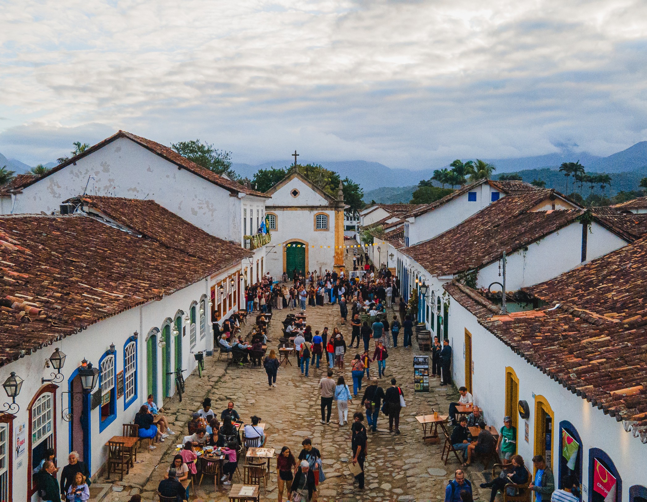 Presença de autores marginalizados na Flip não foi plano, mas fruto do mundo instável, diz curadora