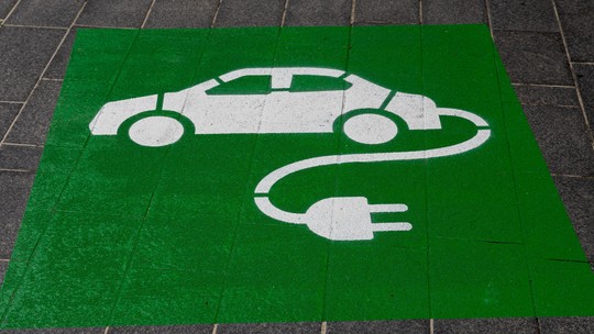 Tóquio terá mil novos pontos de carga de veículos elétricos, mais do que postos de gasolina