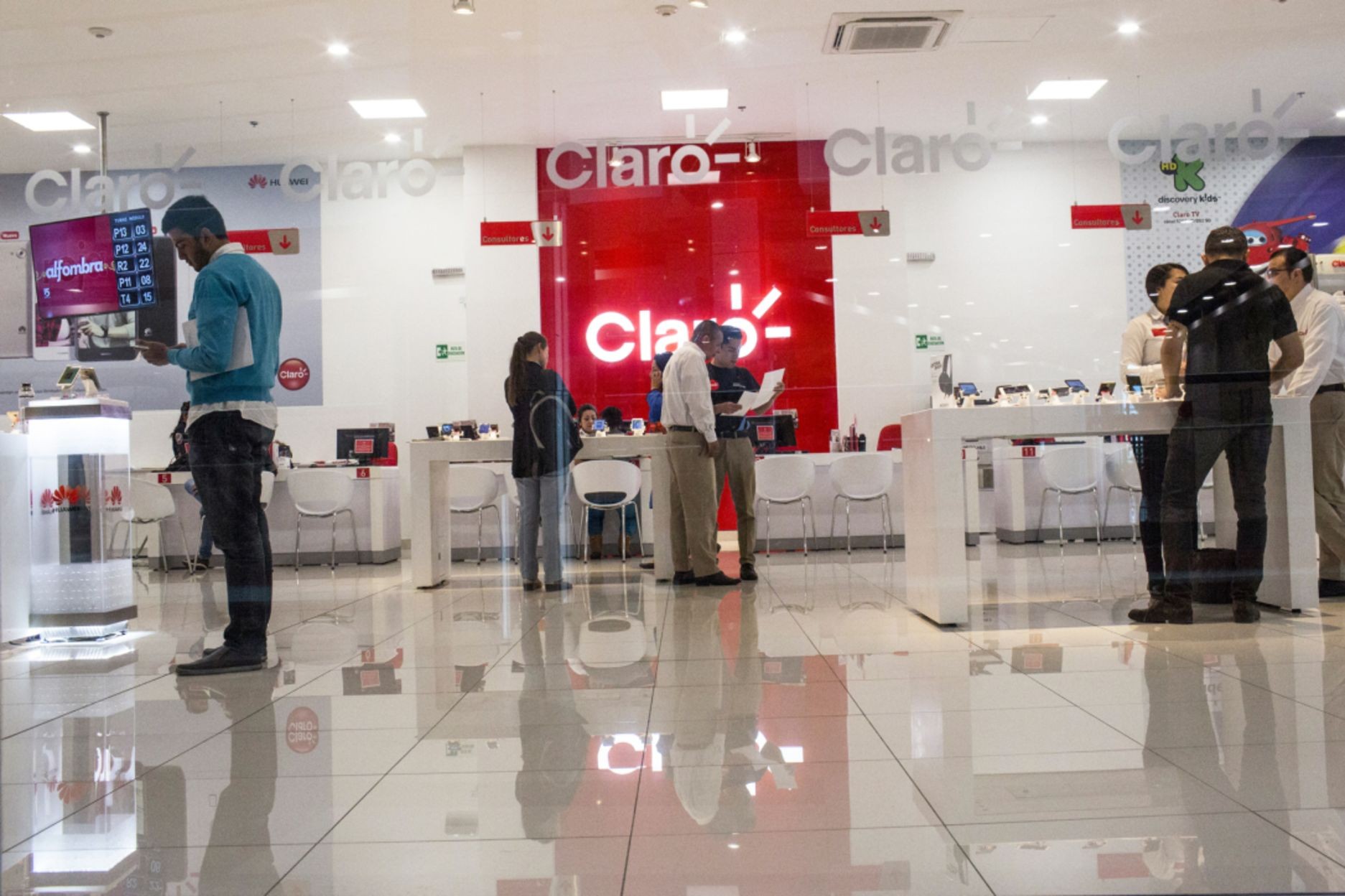 Dona da Claro, América Móvil vai  reduzir investimentos diante da desaceleração econômica