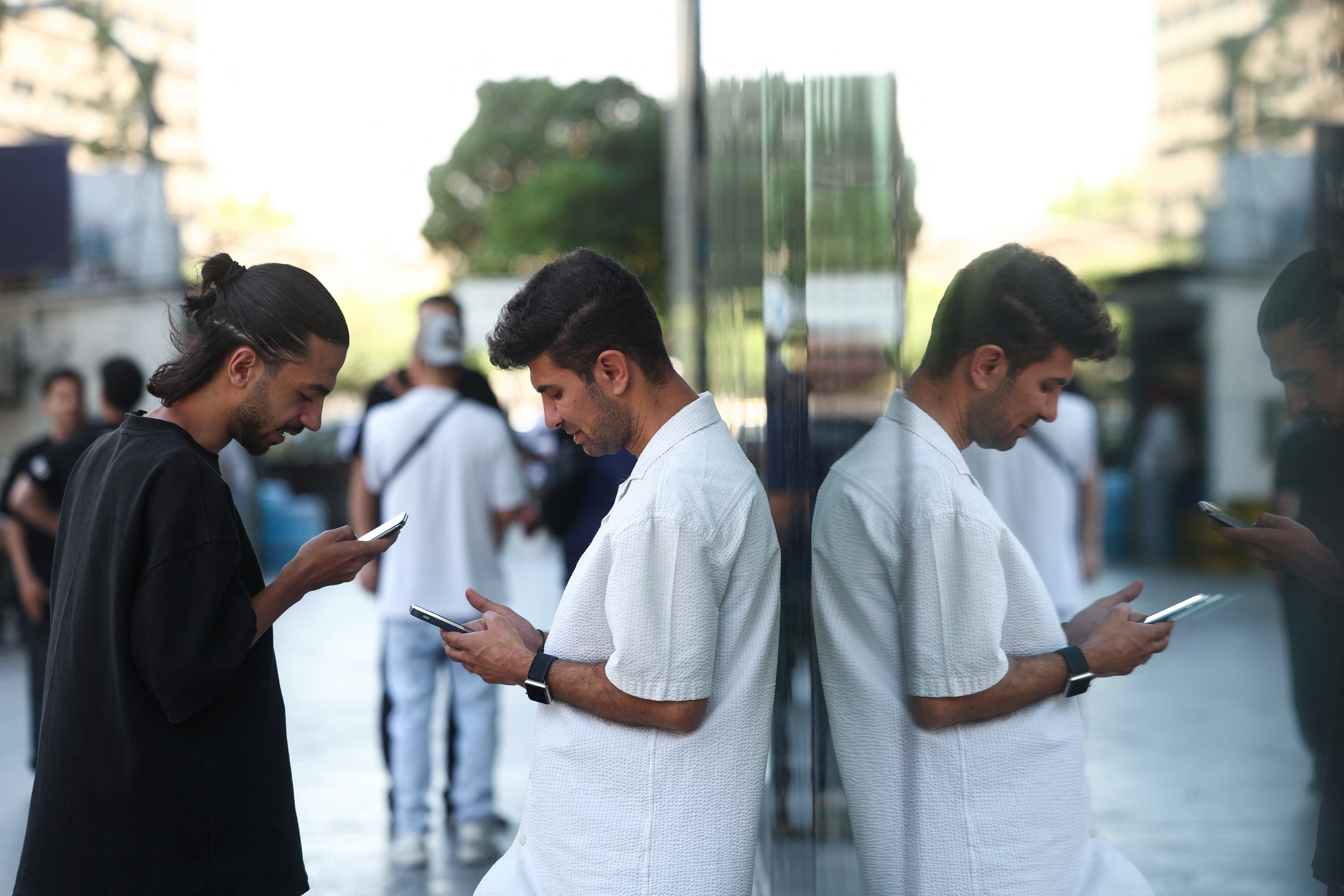 Iranianos se reconectam após 88 dias sem internet