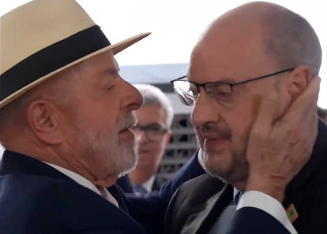 Em evento no RJ Lula elogia Couto por dizer que não é político: ‘É o milagre da política’