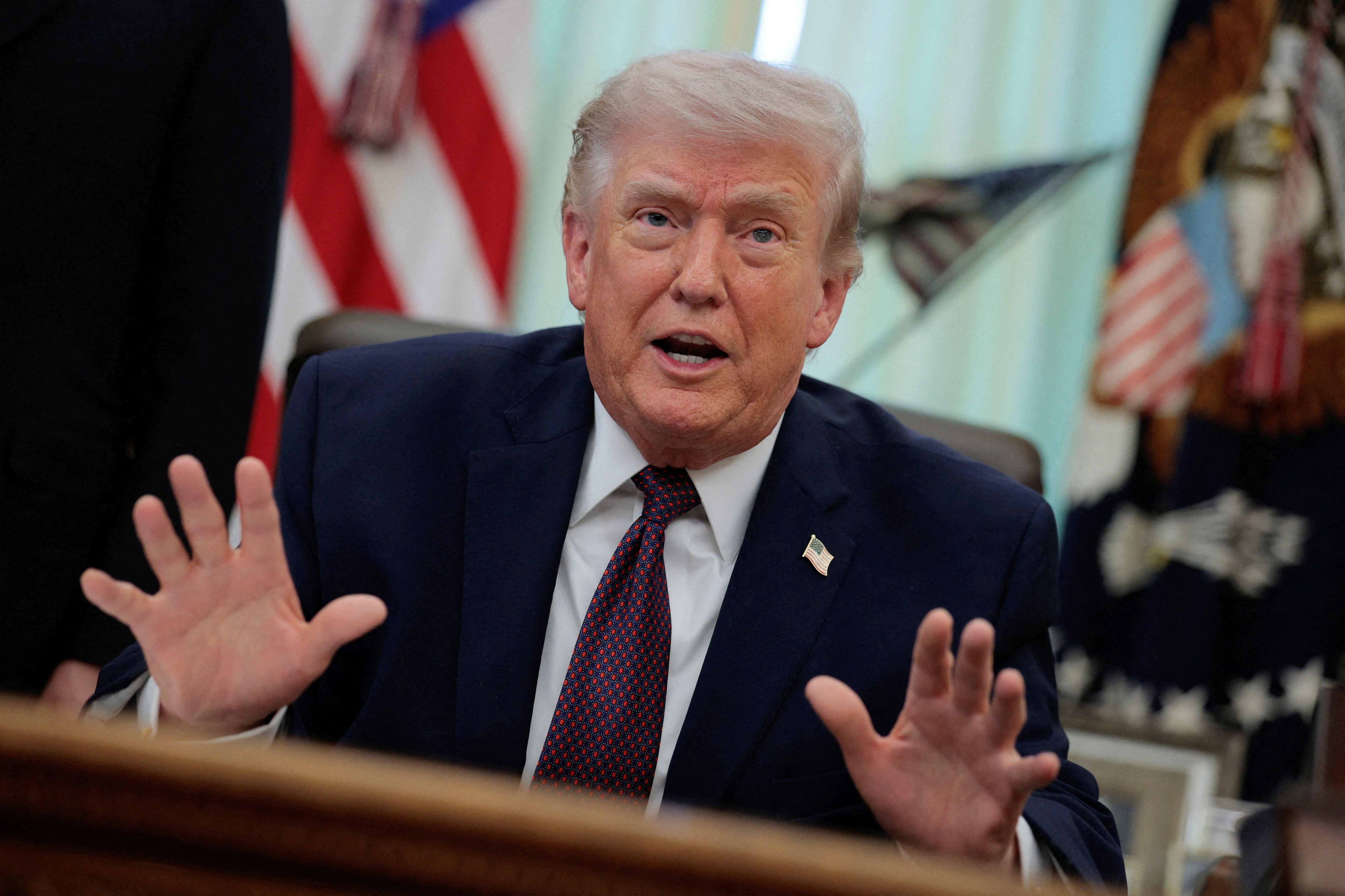 Trump diz que arquivos sobre OVNIs serão revelados em breve