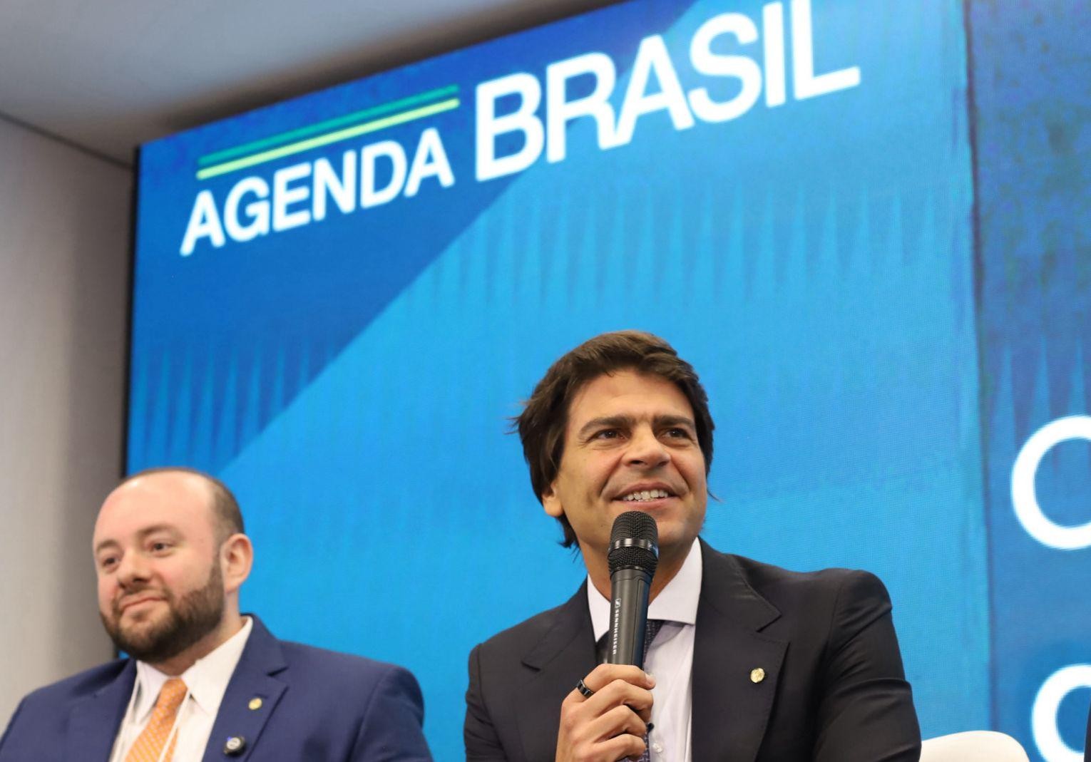 Não se pode ter utopia de "baita ajuste fiscal", diz Pedro Paulo sobre reforma administrativa