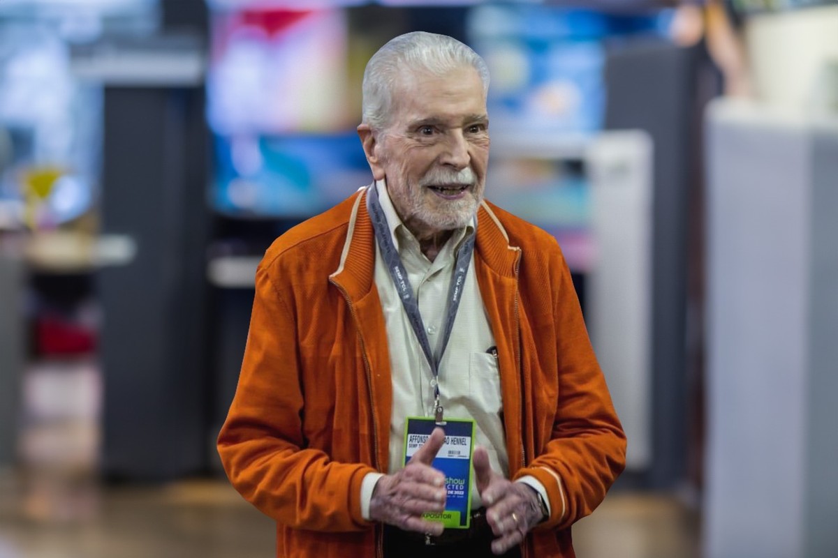 Morre Affonso Brandão Hennel, presidente da TCL Semp