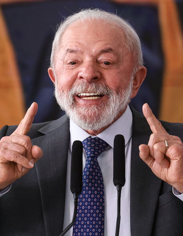 Após crises, Lula chega a último ano do mandato com figurino de ...