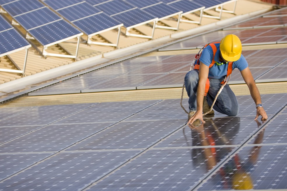Potencial do mercado de trabalho no setor de energia solar no Brasil é animador — Foto: Getty Images