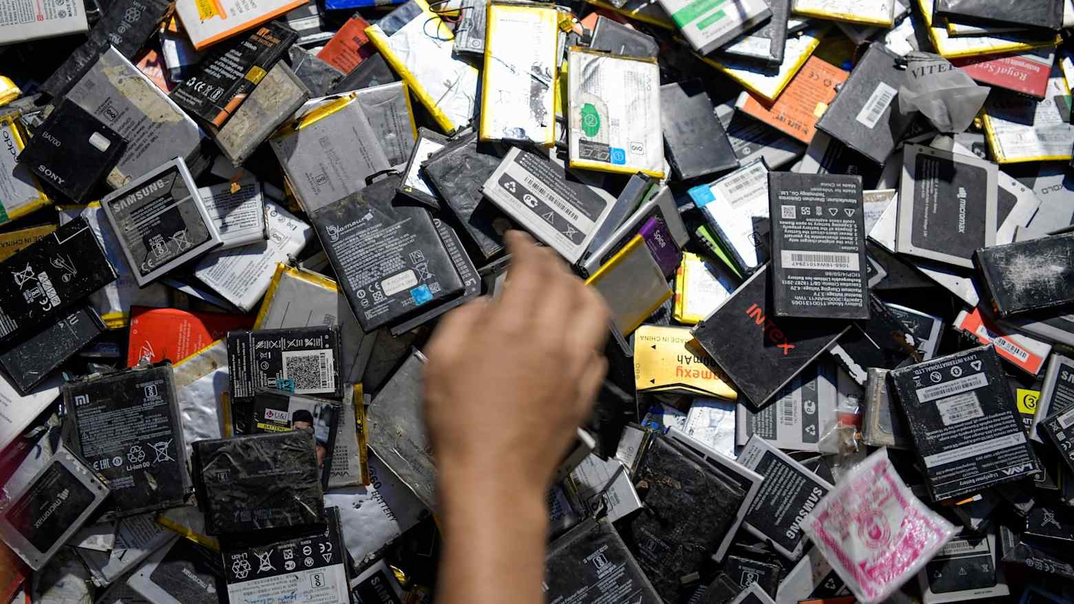Campanha de reciclagem de baterias na Índia enfrenta barreiras logísticas e de custos