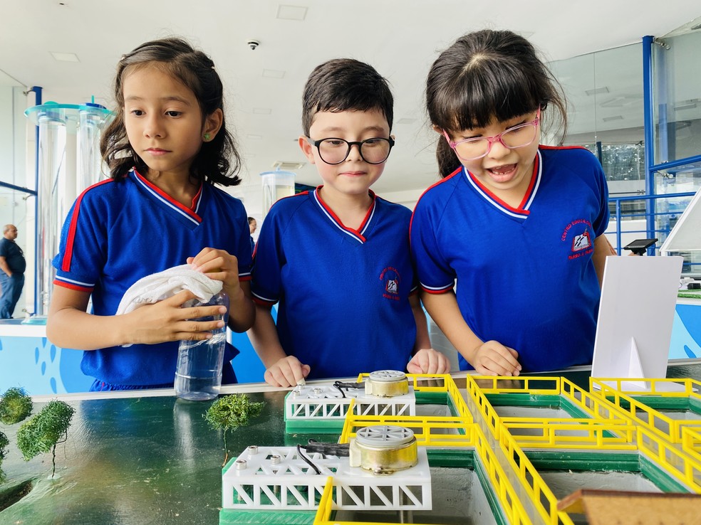 Crianças visitam a Estação Fonte do Saber, da Águas de Manaus, o primeiro museu interativo de ciências da capital amazonense — Foto: Divulgação/Águas de Manaus