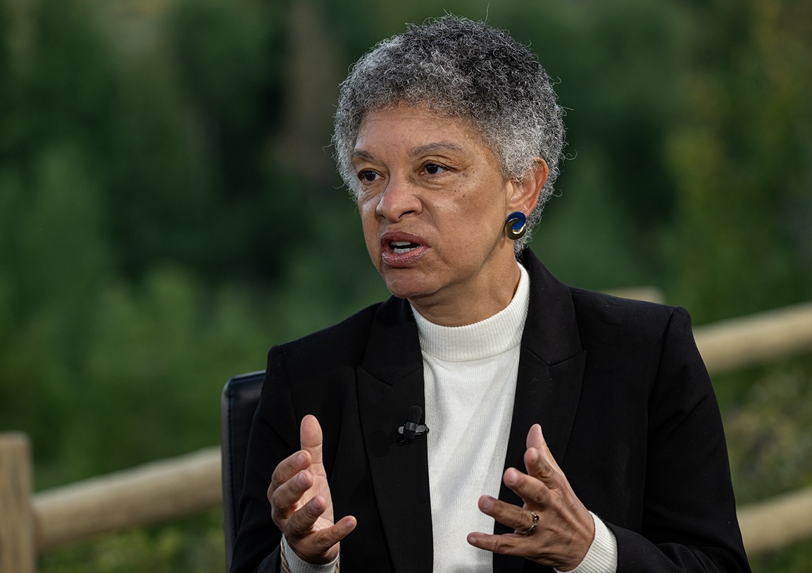 Política ainda moderadamente restritiva