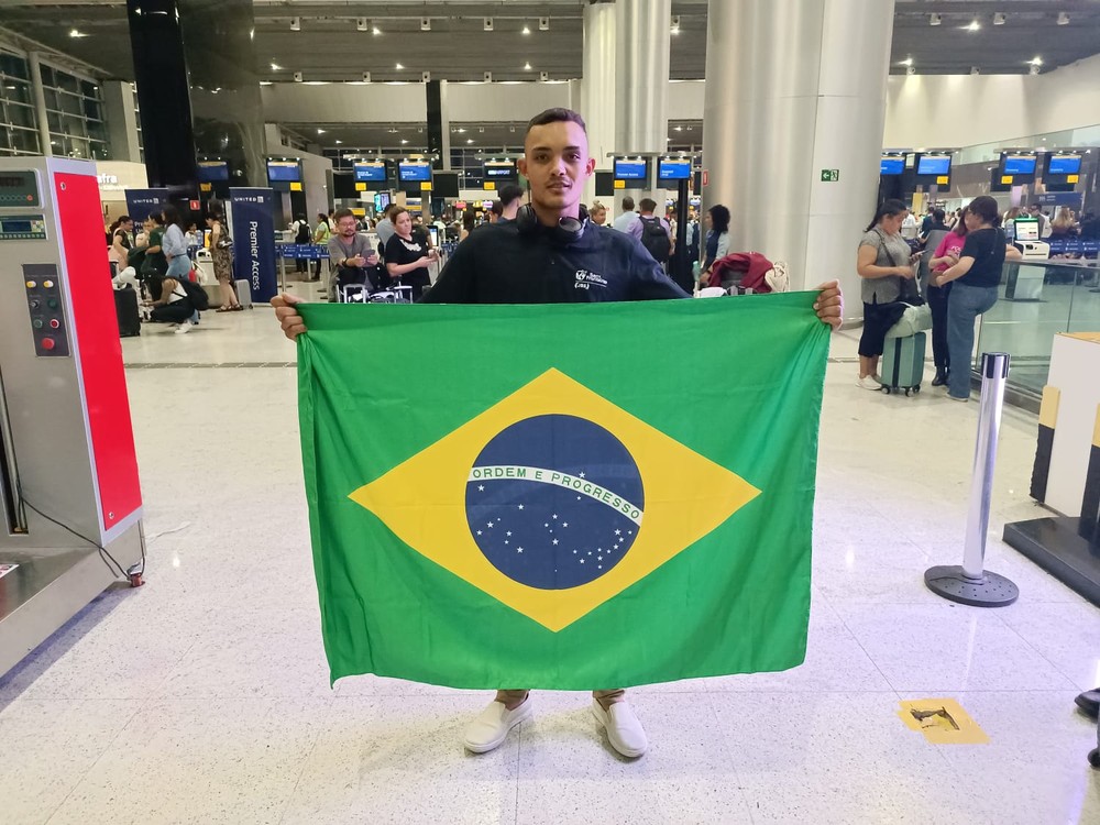 Profissional Que Representa O Pais No Exterior