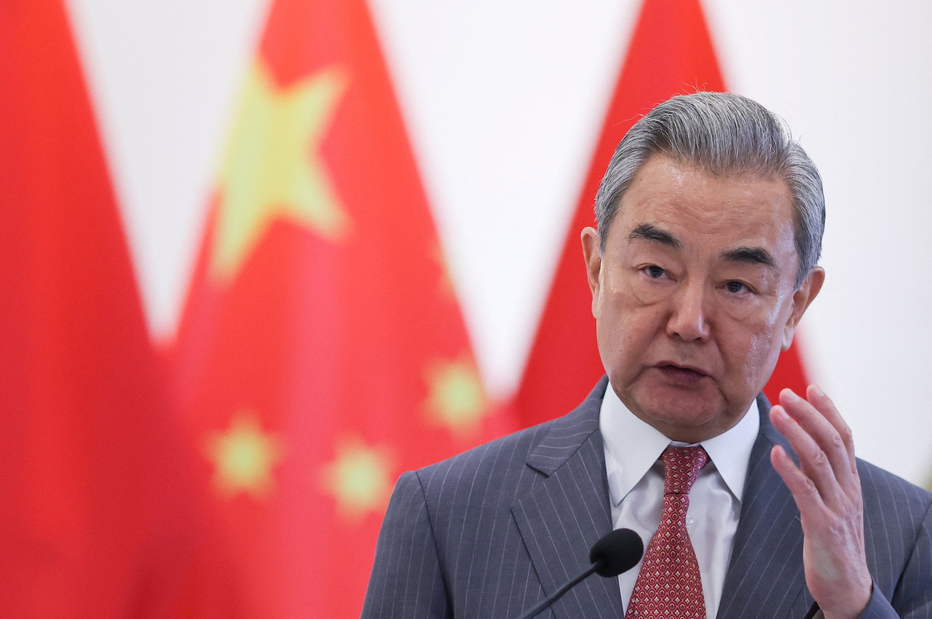 China e EUA discutem ‘interações de alto nível’ em telefonema