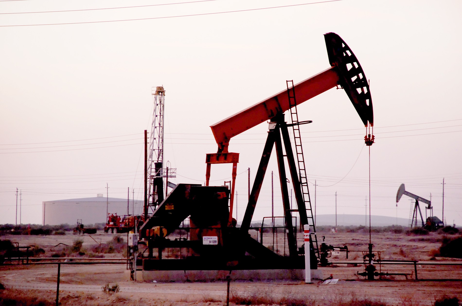 Petróleo abaixo de US$ 100 e bolsas da Ásia mistas após EUA e Irã adiarem negociações