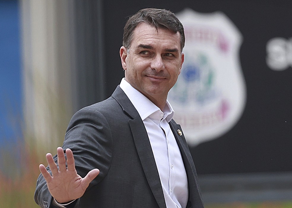 Flávio diz que buscará apoio internacional para disputa | Política | Valor  Econômico