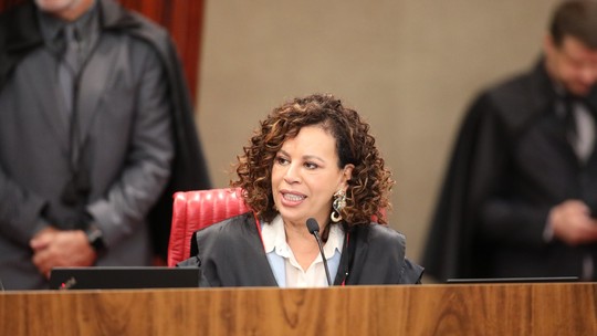 Primeira ministra negra da história do TSE, Edilene Lobo estreia em sessão plenária da Corte