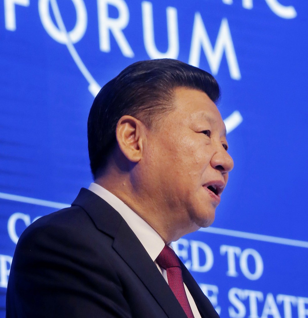 O presidente chinês, Xi Jinping, faz sua estreia no Fórum Econômico Mundial — Foto: Michel Euler/AP